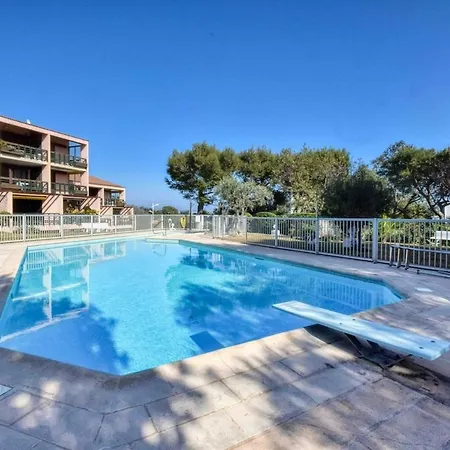 Avec Piscine A 100 M De La