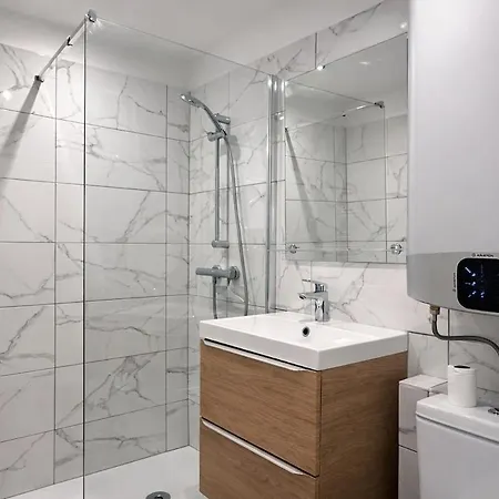 Apartman Avec Piscine A 100 M De La *