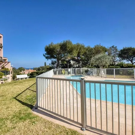 Avec Piscine A 100 M De La
