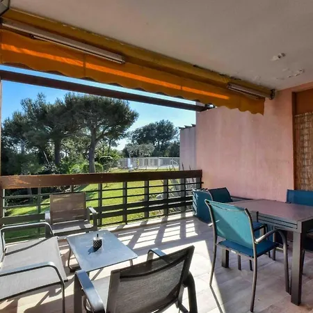 Avec Piscine A 100 M De La Daire Fréjus