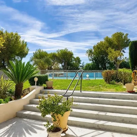 Avec Piscine A 100 M De La Fréjus